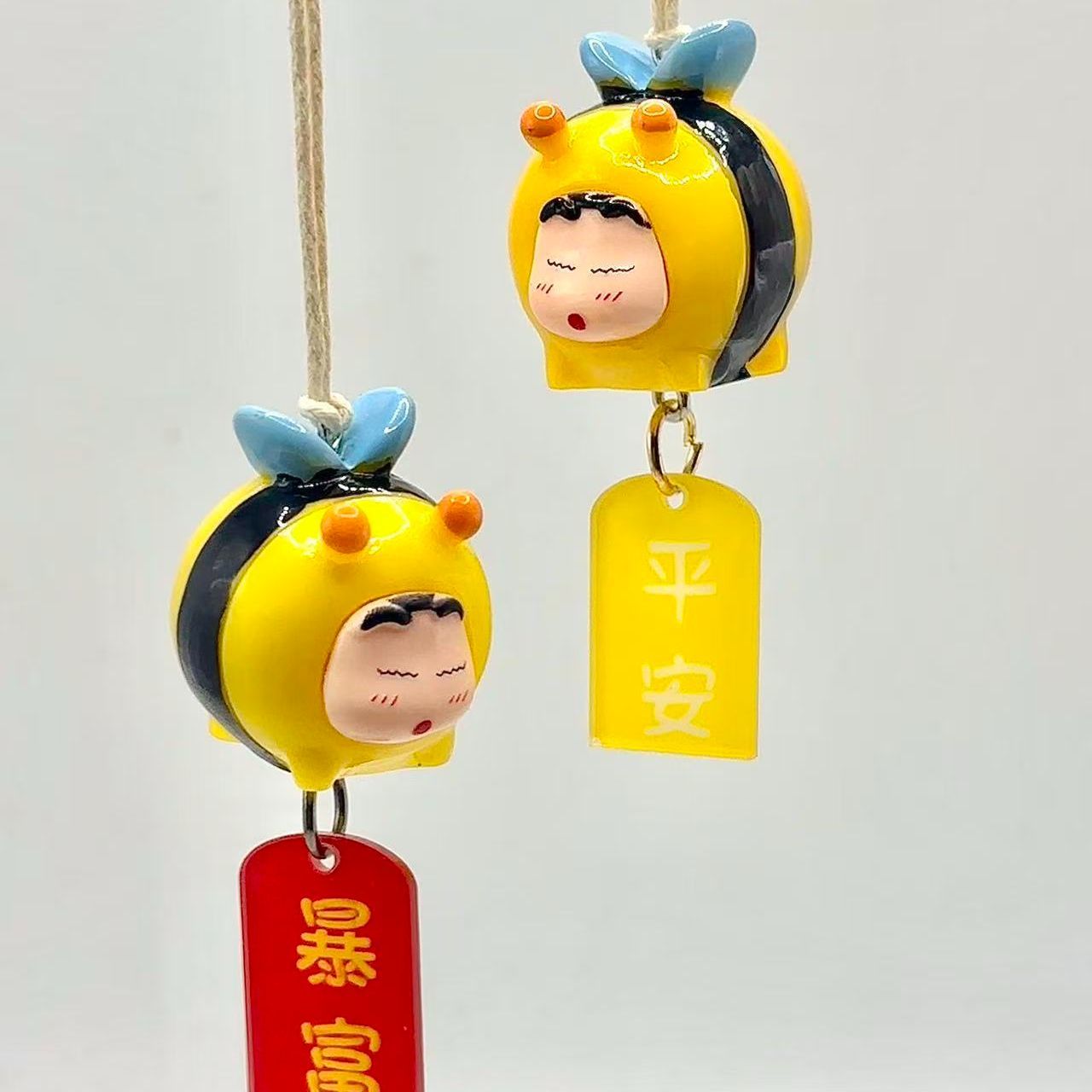 Car Accessories For Inside - Crayon Shin-chan Bee Cosplay Figure Car